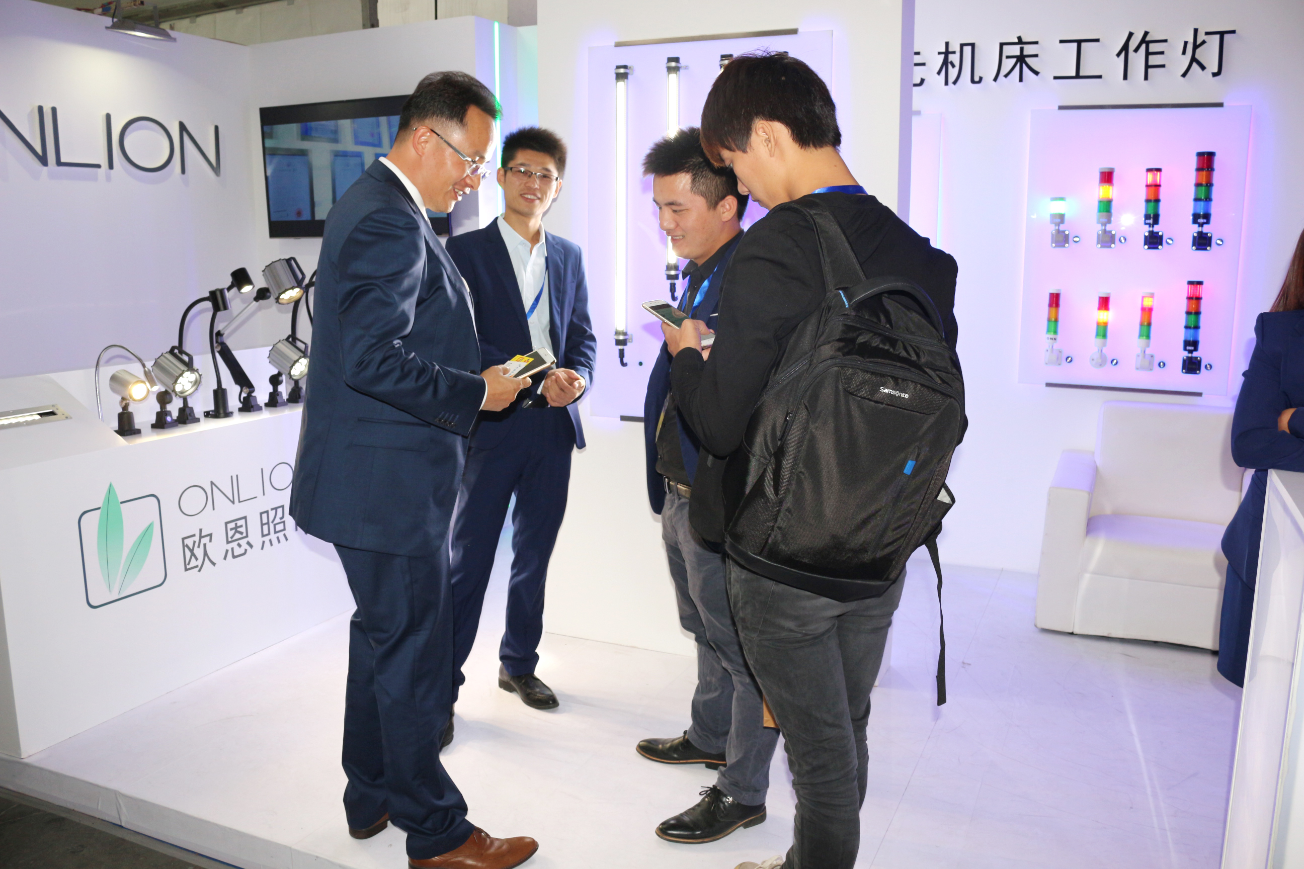 新式LED機床工作燈與警示燈閃耀展位3B711，照明設備再升級